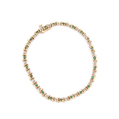 Lot 706 - A 9 CARAT GOLD EMERALD AND DIAMOND TENNIS BRACELET