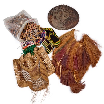 Lot 49 - PAPUA NEW GUINEA: A GROUP OF TRIBAL AND ETHNOGRAPHIC ITEMS
