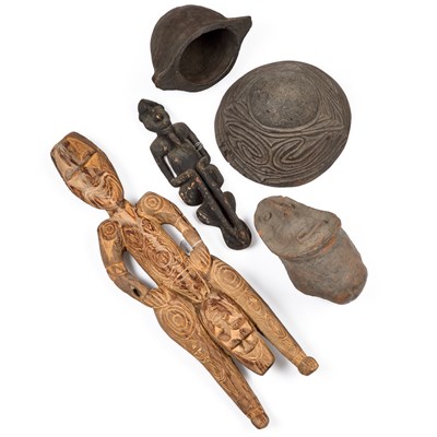 Lot 805 - A COLLECTION OF PAPUA NEW GUINEA ARTEFACTS