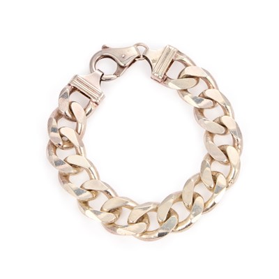Lot 693 - A HEAVY SILVER GENTS CURB LINK BRACELET