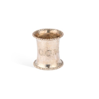 Lot 424 - AN ARTS AND CRAFTS SILVER NAPKIN RING