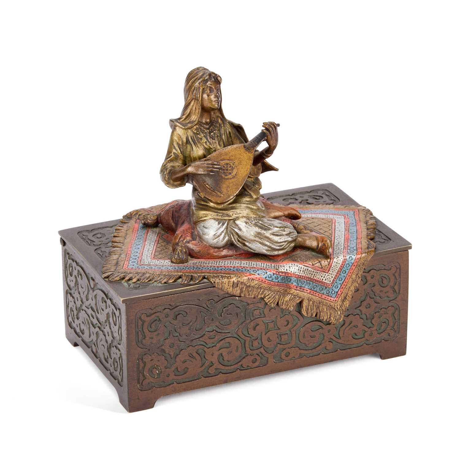 Lot AN AUSTRIAN BRONZE CIGARETTE BOX MOUNTED WITH A COLD PAINTED BRONZE FIGURE