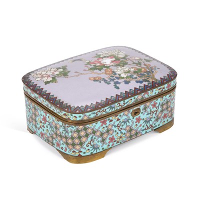 Lot 602 - A LARGE JAPANESE CLOISONNÉ BOX AND COVER, MEIJI PERIOD