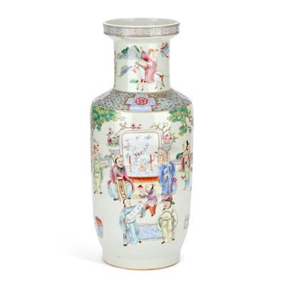 Lot 538 - A CHINESE FAMILLE ROSE VASE AND COVER, 19TH CENTURY