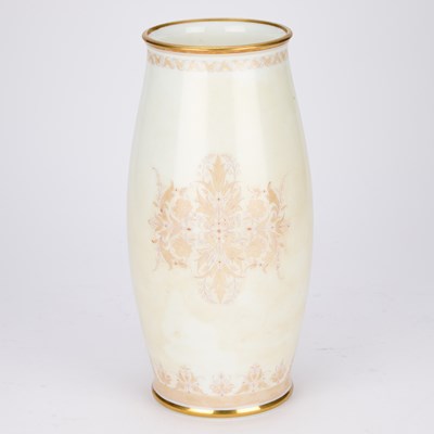Lot A LATE 19TH CENTURY HAND-PAINTED PORTRAIT GLASS VASE
