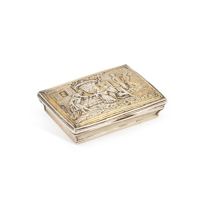 Lot 484 - AN 18TH CENTURY SILVER-GILT SNUFF BOX