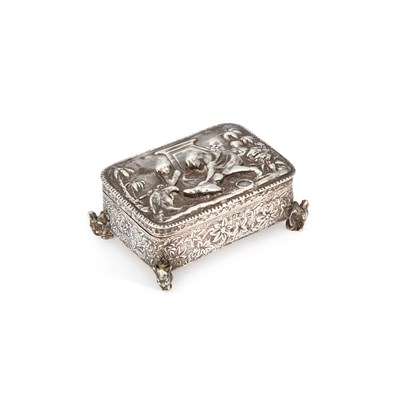 Lot 428 - A VICTORIAN SILVER SNUFF BOX