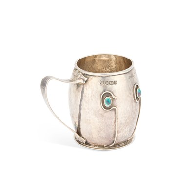 Lot 416 - AN ARTS AND CRAFTS SILVER MUG