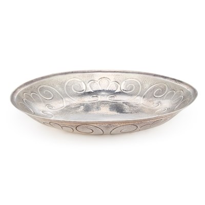 Lot 439 - AN ARTS AND CRAFTS SILVER BOWL