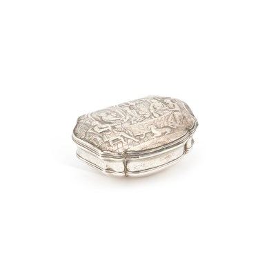Lot 476 - AN 18TH CENTURY SILVER SNUFF BOX