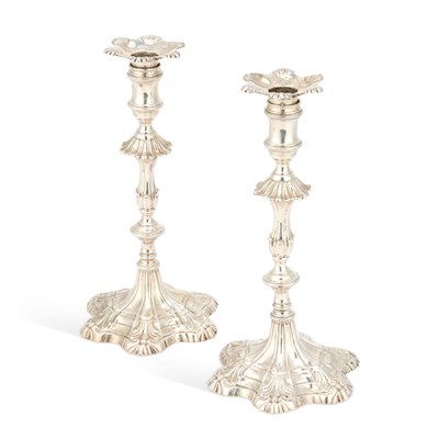 Lot 467 - A PAIR OF EARLY GEORGE III CAST SILVER CANDLESTICKS