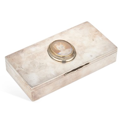 Lot 422 - AN EDWARDIAN SILVER AND GOLD-MOUNTED CIGAR CASE
