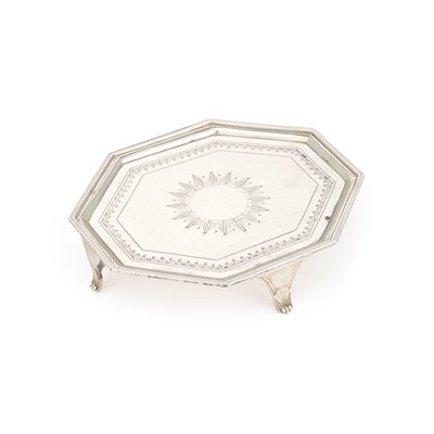 Lot 469 - A GEORGE III SILVER TEAPOT STAND