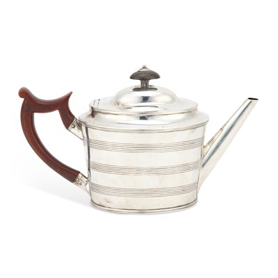 Lot 474 - A GEORGE III SILVER TEAPOT