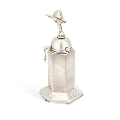 Lot 348 - A GEORGE V SILVER TABLE LIGHTER