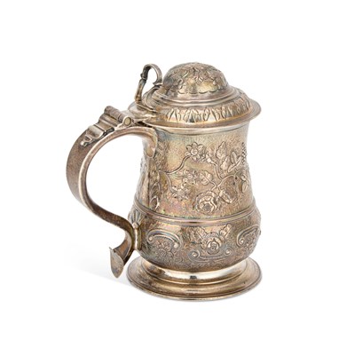 Lot 489 - A GEORGE II SILVER TANKARD