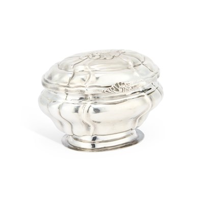 Lot 307 - AN 18TH CENTURY GERMAN SILVER SUGAR BOX