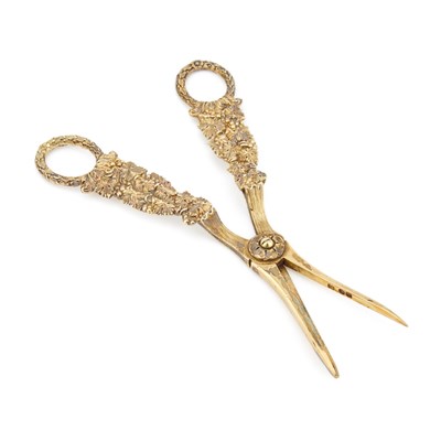 Lot 479 - A PAIR OF GEORGE IV SILVER-GILT GRAPE SHEARS