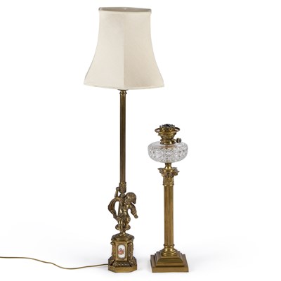 Lot 946 - A CONTINENTAL BRASS FIGURAL TABLE LAMP