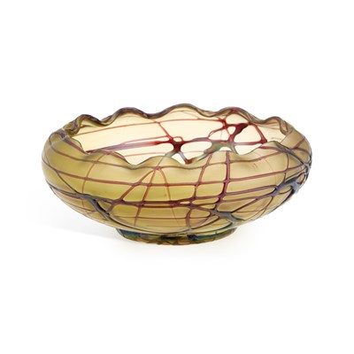 Lot 84 - A LOETZ STYLE IRIDESCENT ART GLASS BOWL