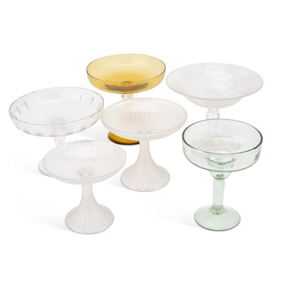 Lot 82 - A VICTORIAN ENGRAVED GLASS TAZZA