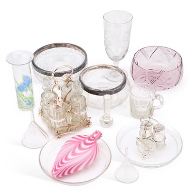 Lot 85 - A COLLECTION OF MISCELLANEOUS GLASS