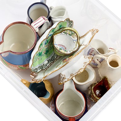Lot 810 - A GROUP OF ITEMS