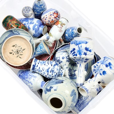 Lot 551 - A LARGE COLLECTION OF CHINESE AND JAPANESE CERAMICS