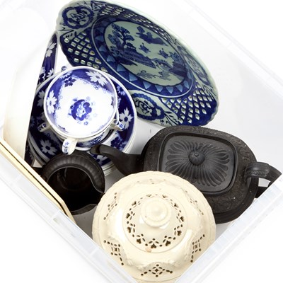 Lot 103 - A GROUP OF CERAMICS
