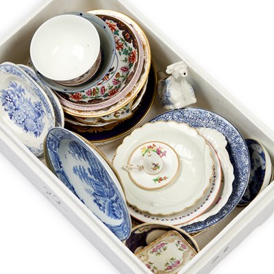 Lot 113 - A GROUP OF 19TH CENTURY AND LATER CERAMICS