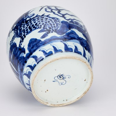 Lot A CHINESE BLUE AND WHITE PORCELAIN JAR