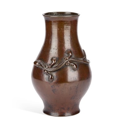 Lot 588 - A CHINESE BRONZE VASE, QING DYNASTY