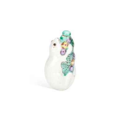 Lot 531 - A CHINESE PORCELAIN SNUFF BOTTLE