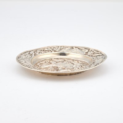 Lot AN INDIAN SILVER DISH