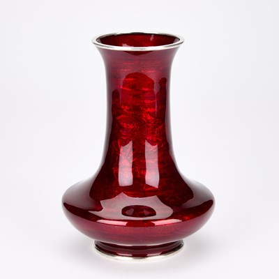 Lot A JAPANESE TOMEI JIPPO CLOISONNÉ ENAMEL VASE