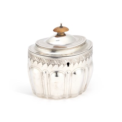 Lot 468 - A GEORGE III SILVER TEA CADDY