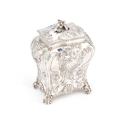 Lot 481 - A GEORGE III SILVER TEA CADDY