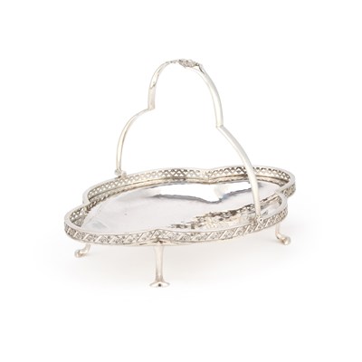 Lot 397 - A GEORGE V SILVER SWING-HANDLE FRUIT BASKET