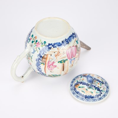 Lot AN 18TH CENTURY CHINESE FAMILLE ROSE 'MANDARIN' TEAPOT