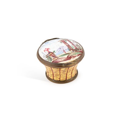 Lot 760 - A BILSTON ENAMEL PATCH BOX, C.1780