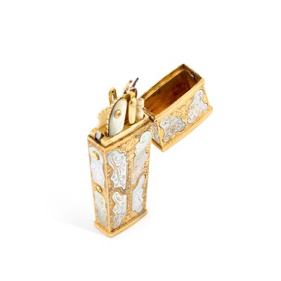 Lot 764 - AN 18TH CENTURY MOTHER-OF-PEARL AND GILT-METAL ETUI