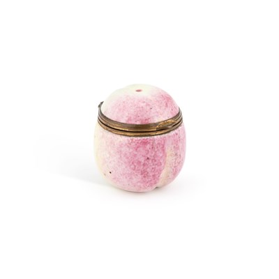 Lot 780 - AN ENGLISH ENAMEL PEACH BOX, C.1790