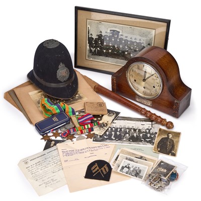 Lot 36 - A COLLECTION OF MILITARIA