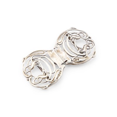 Lot AN ART NOUVEAU STYLE SILVER BELT BUCKLE