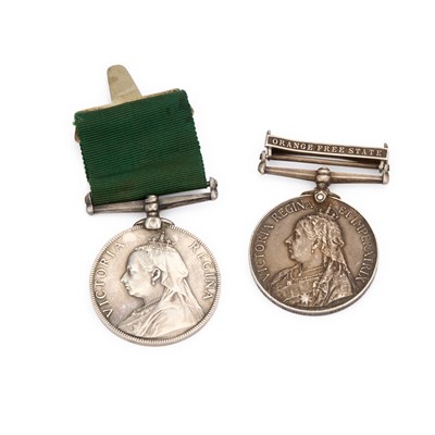 Lot 46 - A QUEEN'S SOUTH AFRICA MEDAL AND A VICTORIAN VOLUNTEER FORCE LONG SERVICE MEDAL